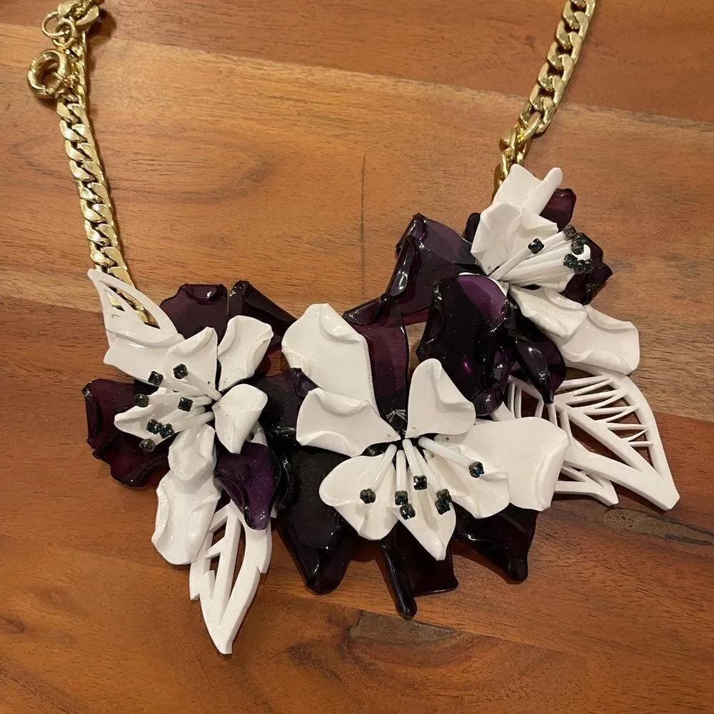 Beautiful oversized necklace